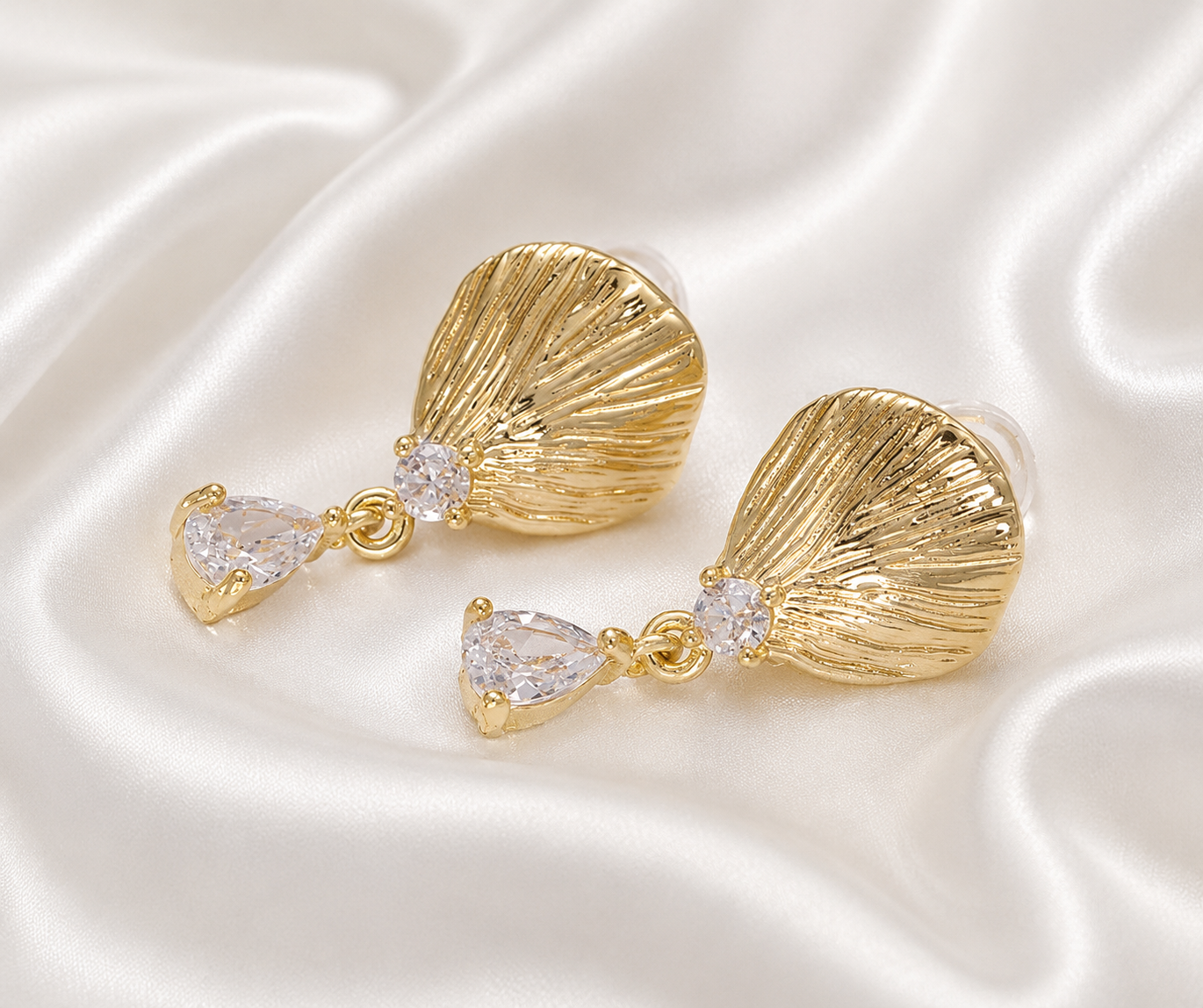 14K Gold Filled Tear Drop Clam Earrings