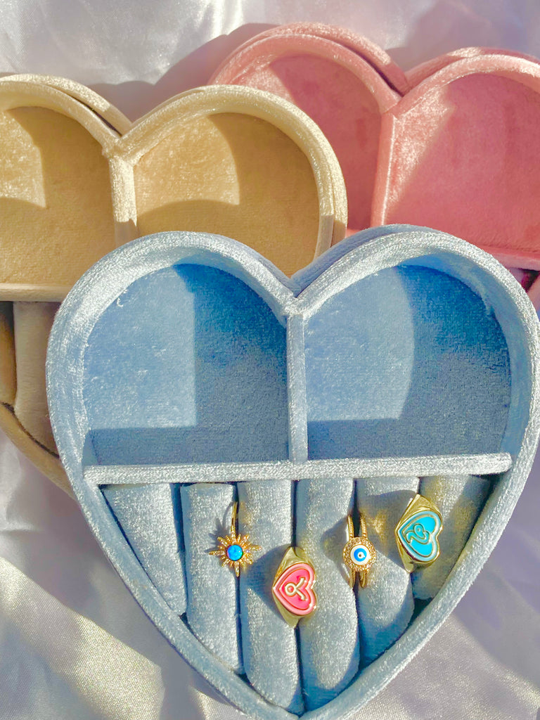 Travel Size Velvet Queen Of Hearts Jewelry Box